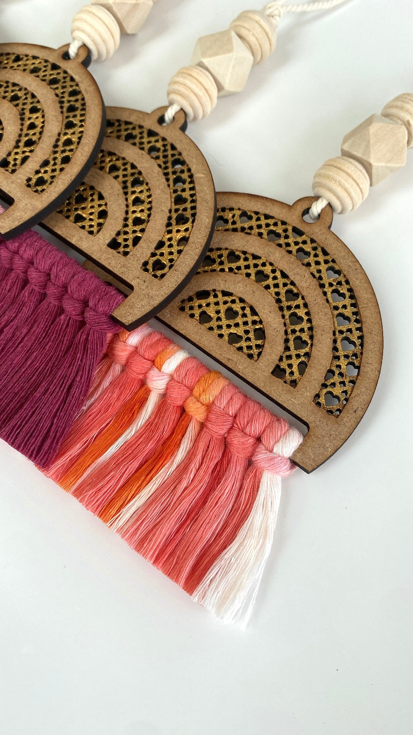Atelier macramé collectif près de Roanne, moment créatif et convivial pour débutants et confirmés.