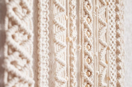 Atelier macramé collectif près de Roanne, moment créatif et convivial pour débutants et confirmés.
