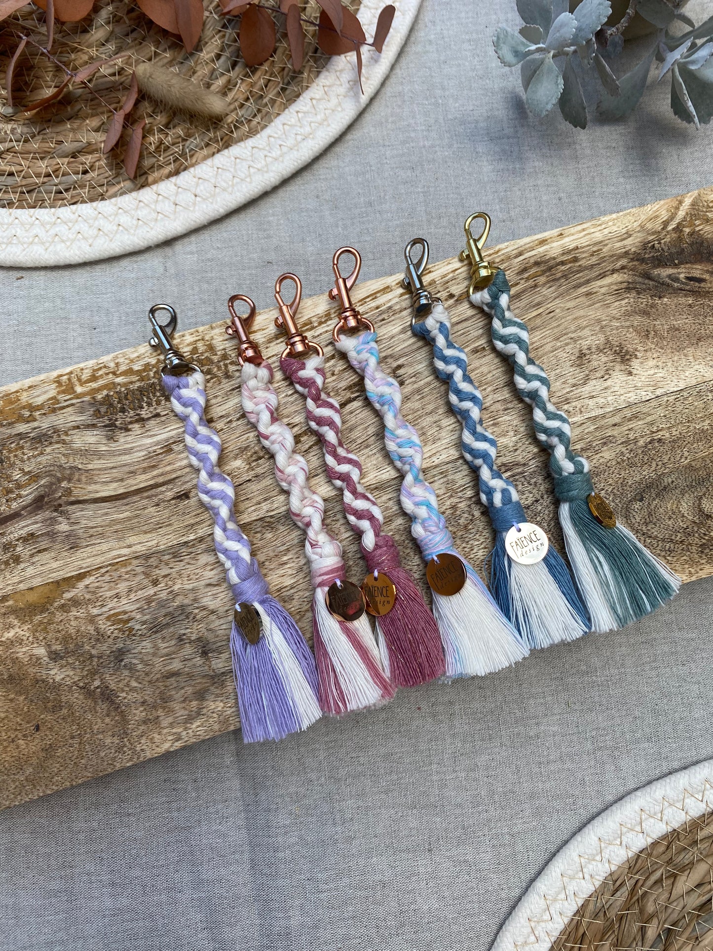 Atelier macramé collectif près de Roanne, moment créatif et convivial pour débutants et confirmés.